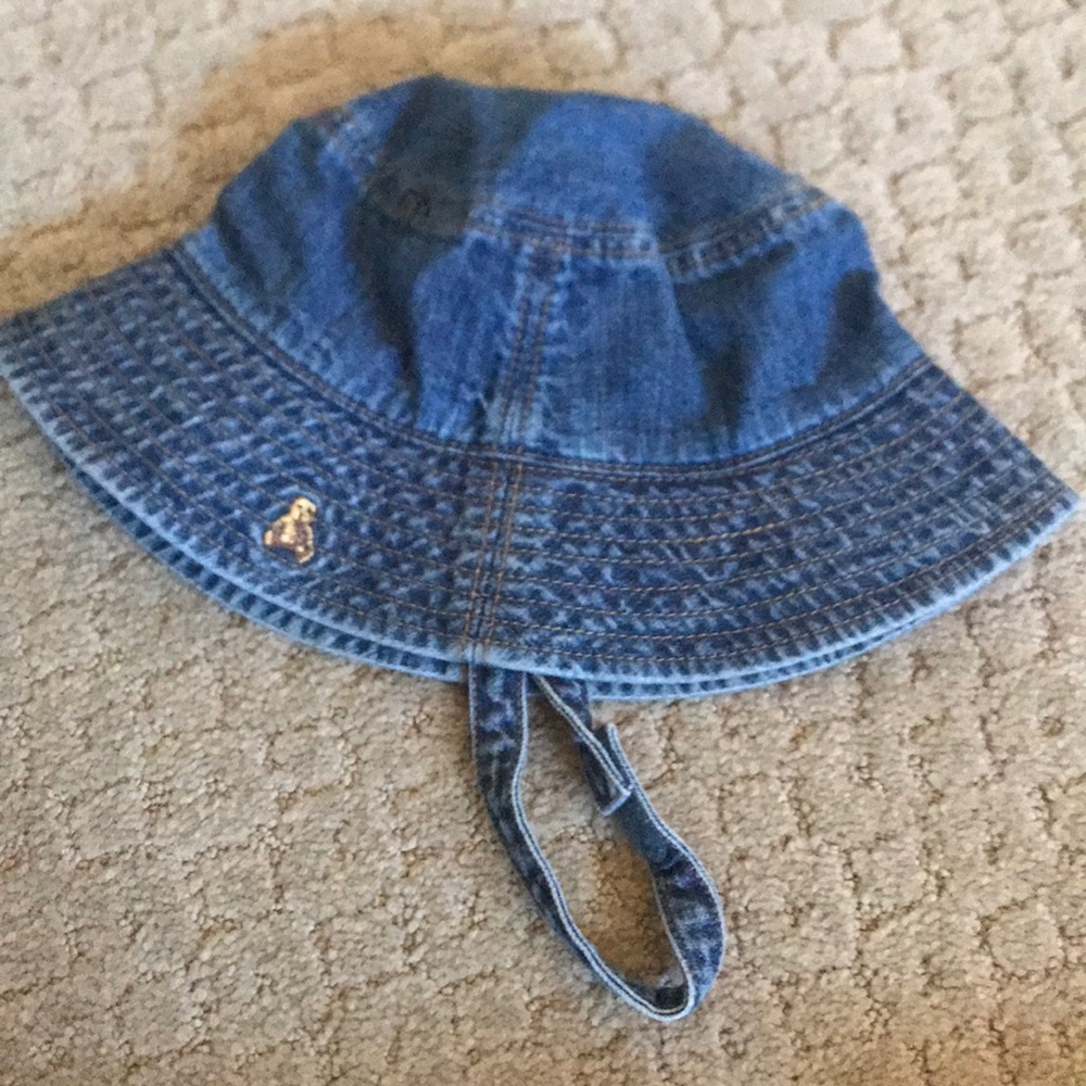 Baby Gap hat size 12-18 months